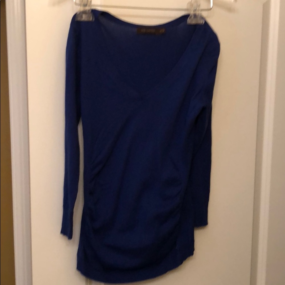 Super cute thin v neck sweater